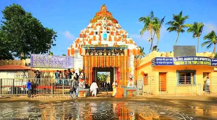 Cultural tour experiences and beaches in Orissa package